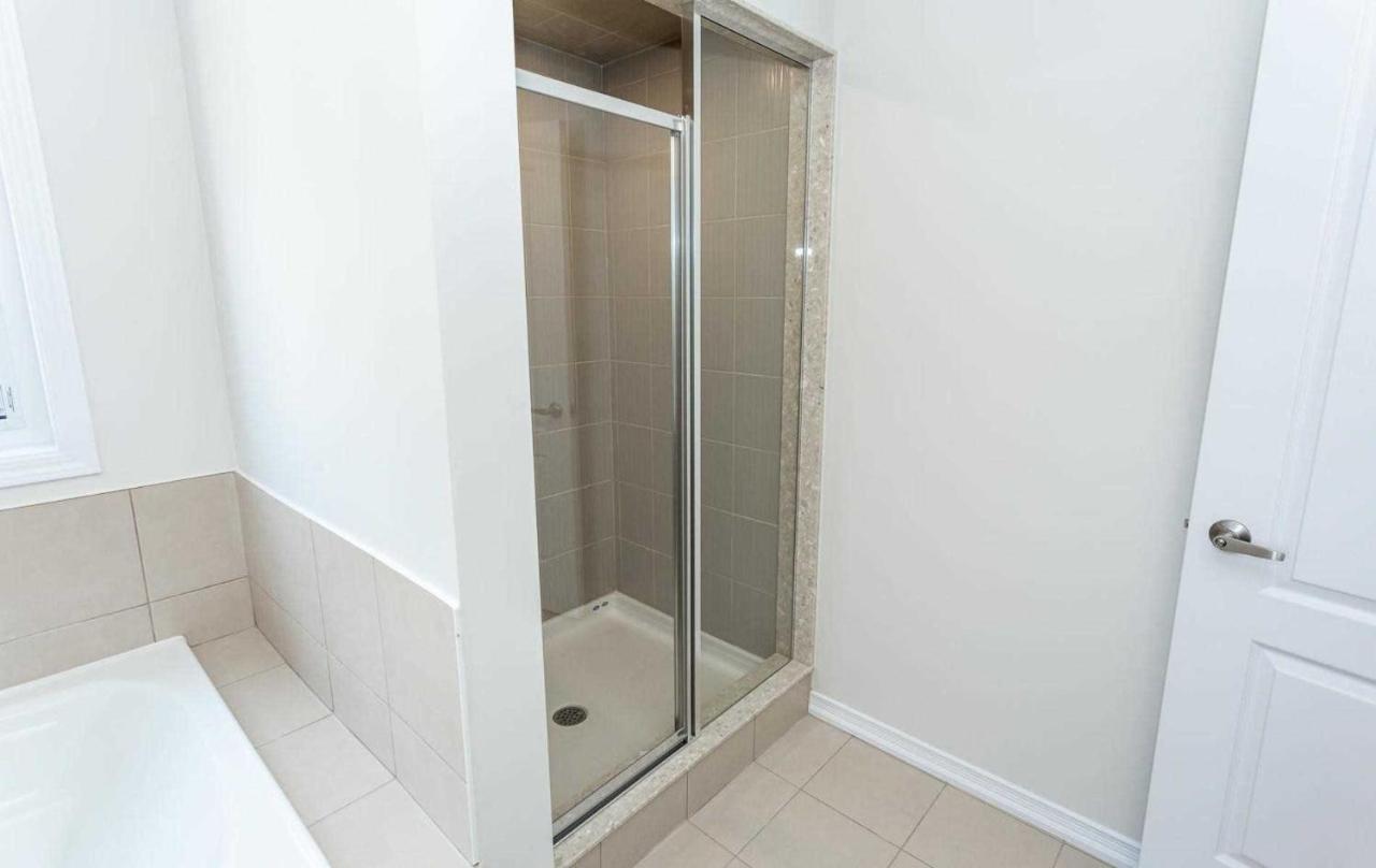 The Warm Welcome Suite Thorold Екстериор снимка